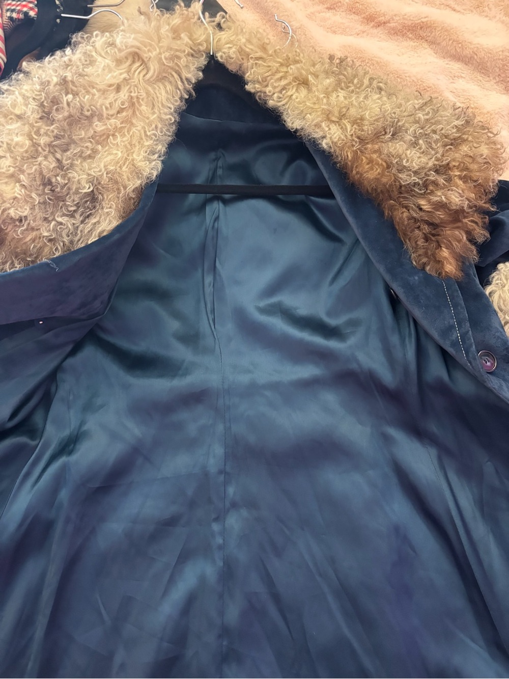 Women's Blue Velvet Double-Breasted Coat with Mongolian Sheep Fur Trim - Picture 6 of 9
